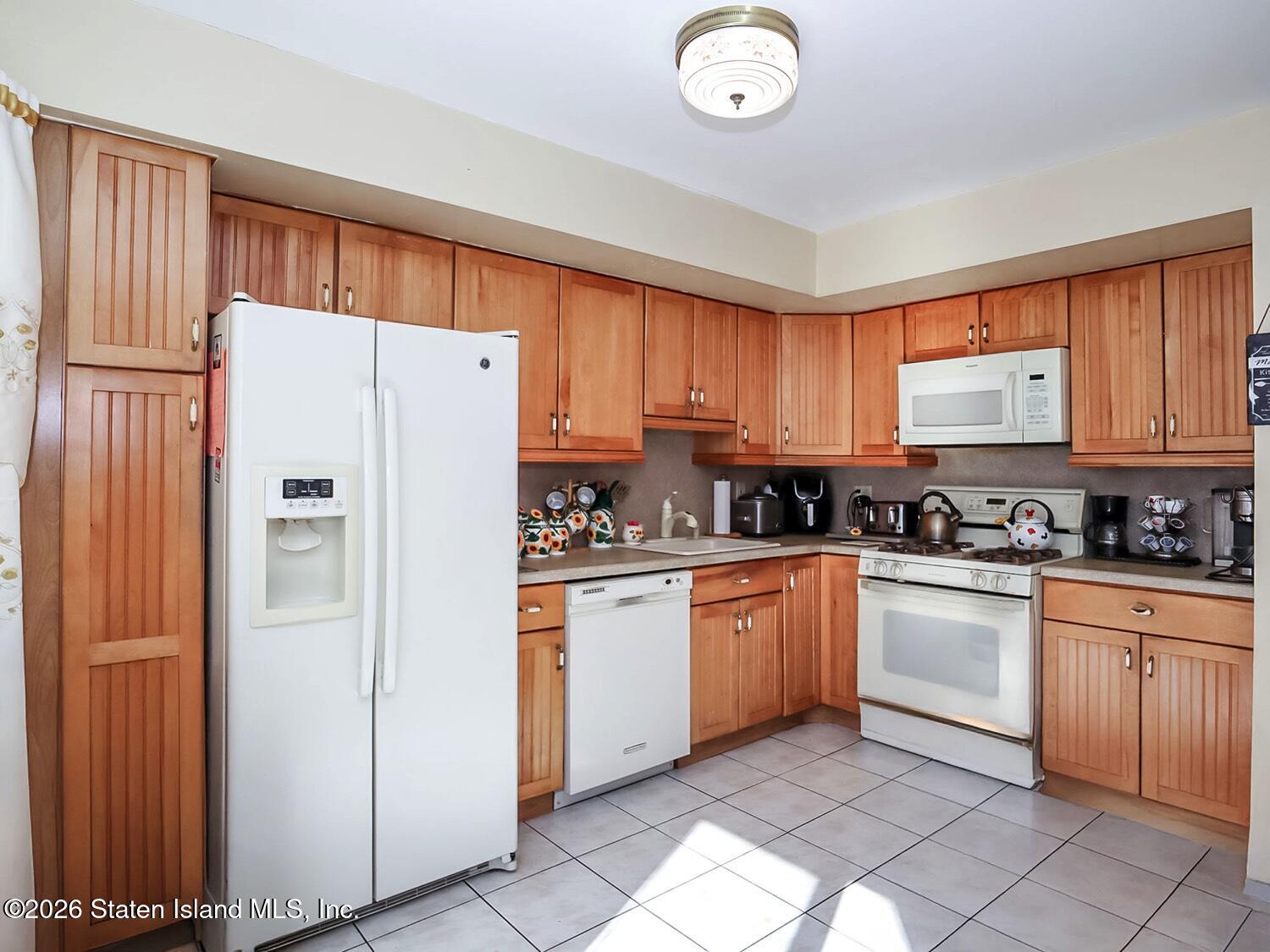 291 D Signs Road, Unit D Staten Island, NY 10314 - Photo 7 of 21 IMG_8359