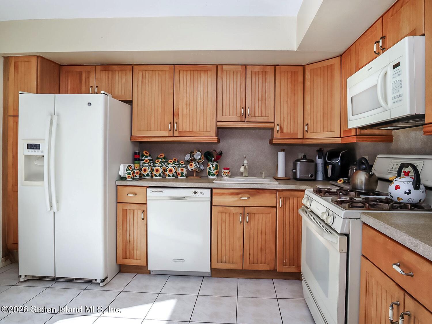 291 D Signs Road, Unit D Staten Island, NY 10314 - Photo 8 of 21 IMG_8355