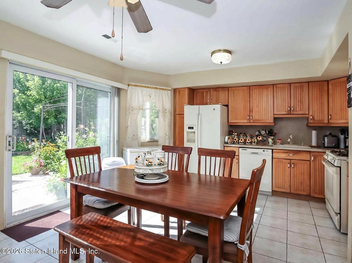 291 D Signs Road, Unit D Staten Island, NY 10314 - Photo 10 of 21 IMG_8362