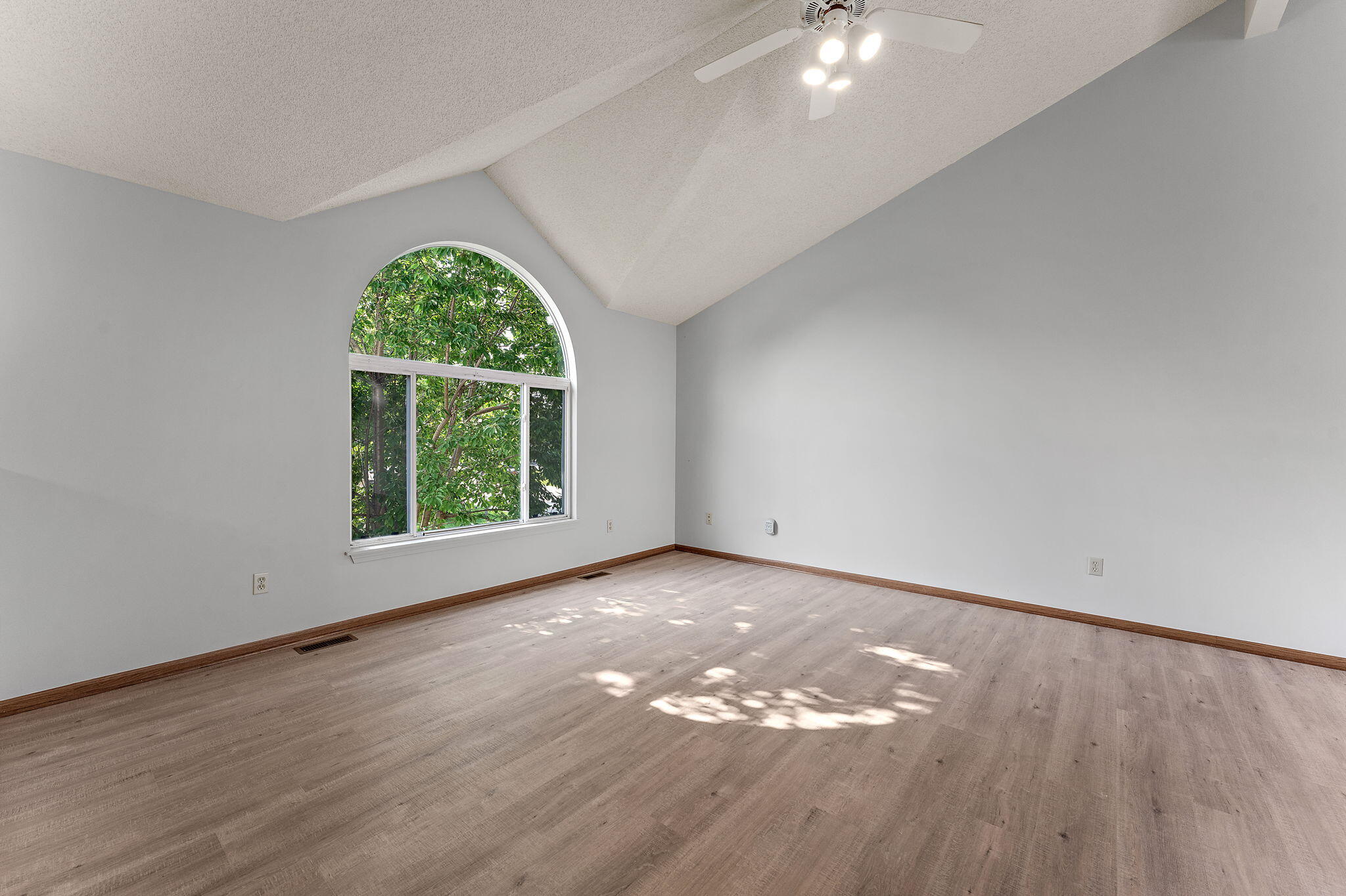 1807 Forest Lane Crown Point, IN 46307 - Photo 9 of 32 2048x1365