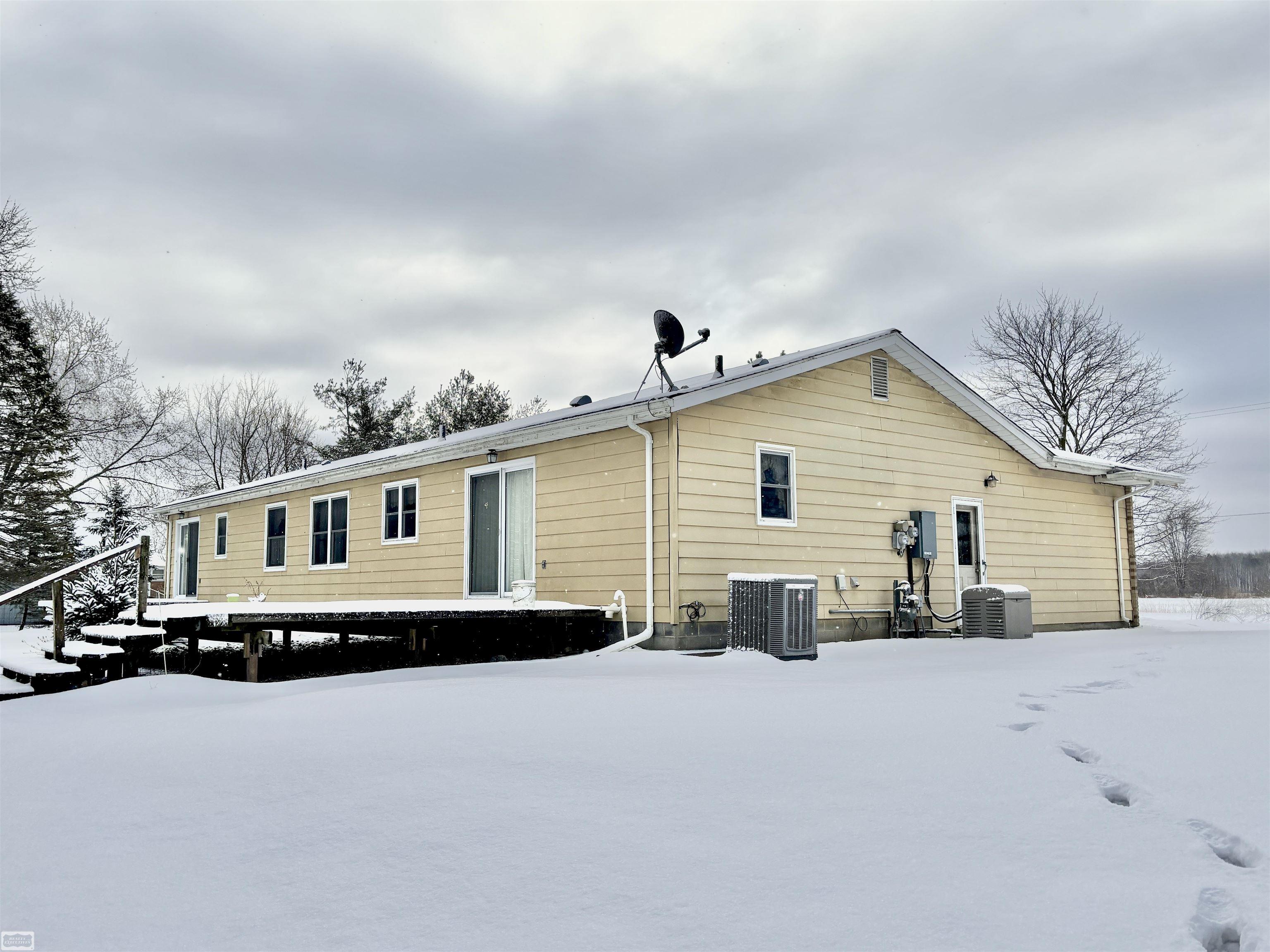6770 Trumble Road St. Clair, MI 48079 - Photo 35 of 44 50167650-043d12bb-52a7-45b7-b0cb-f766e0c8e8da.JPG