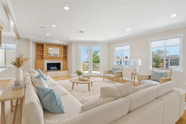 $2,795,000 | 944 5th Street, Hermosa Beach, CA 90254