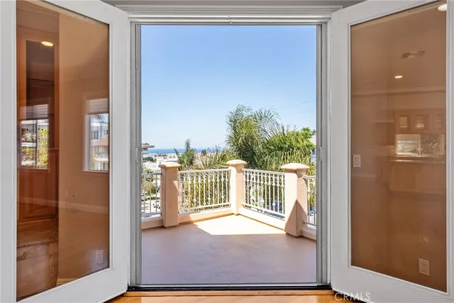 $2,795,000 | 944 5th Street, Hermosa Beach, CA 90254