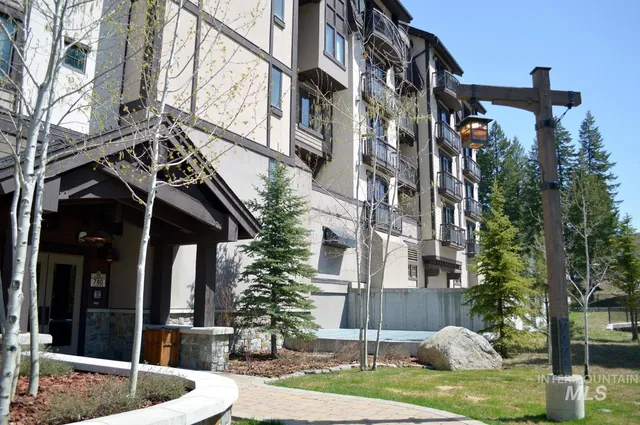 $599,000 | 780 Village Drive, Unit 308, Donnelly, ID 83615