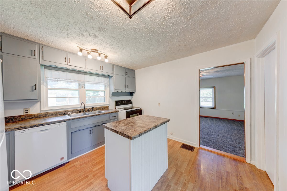 249 West County Line Road Greenwood, IN 46142 - Photo 11 of 28