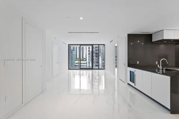 $10,500 | 300 Biscayne Blvd Way, Unit 4609, Miami, FL 33131