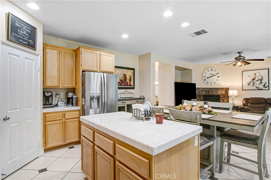 14571 Hummingbird Road Victorville, CA 92394 - Photo 12 of 42 Enhanced Kitchen Appliances