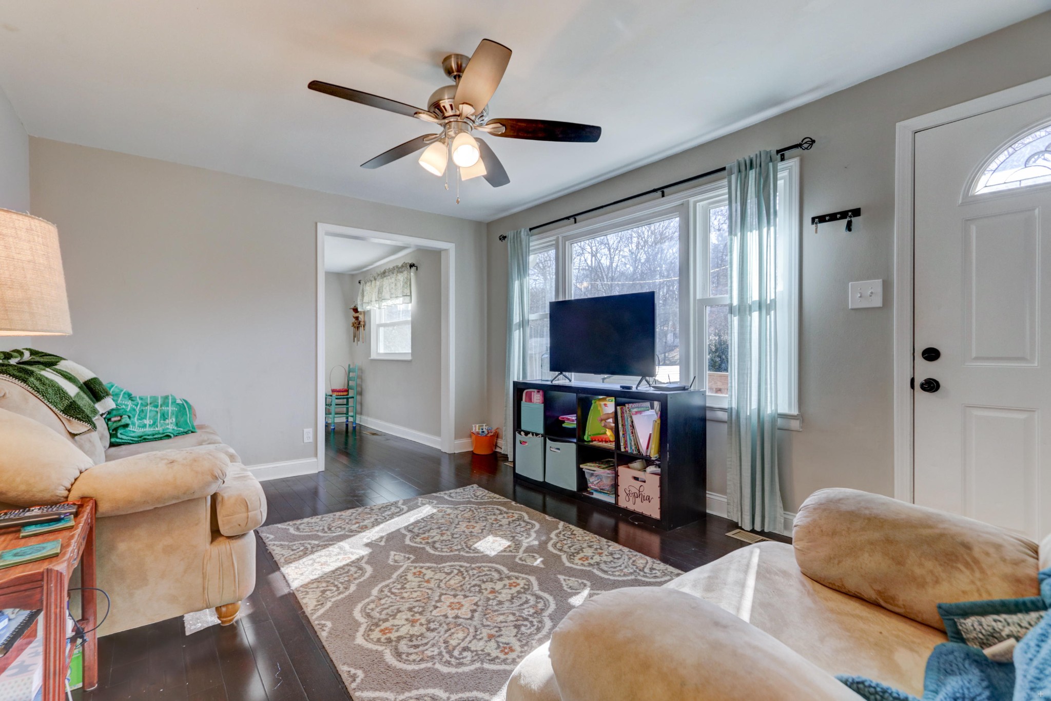 1210 Foust Carney Road Powell, TN 37849 - Photo 4 of 23 a living room with furniture and a flat screen tv