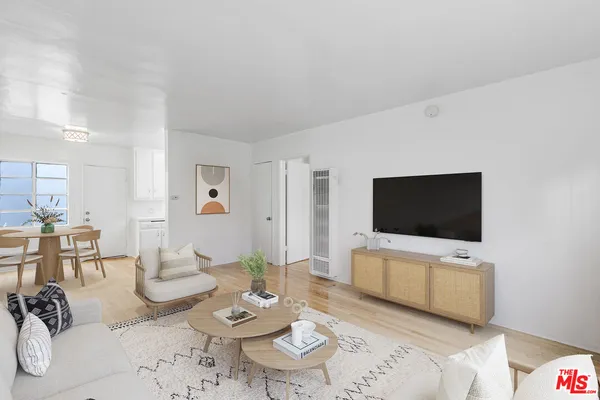 $1,995 | 1342 Yale Street, Unit B, Santa Monica, CA 90404