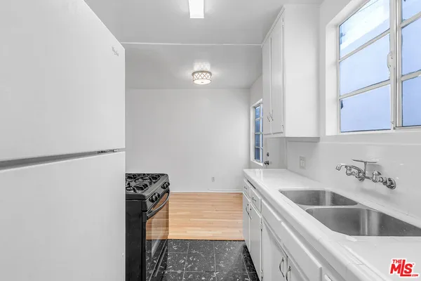 $1,995 | 1342 Yale Street, Unit B, Santa Monica, CA 90404