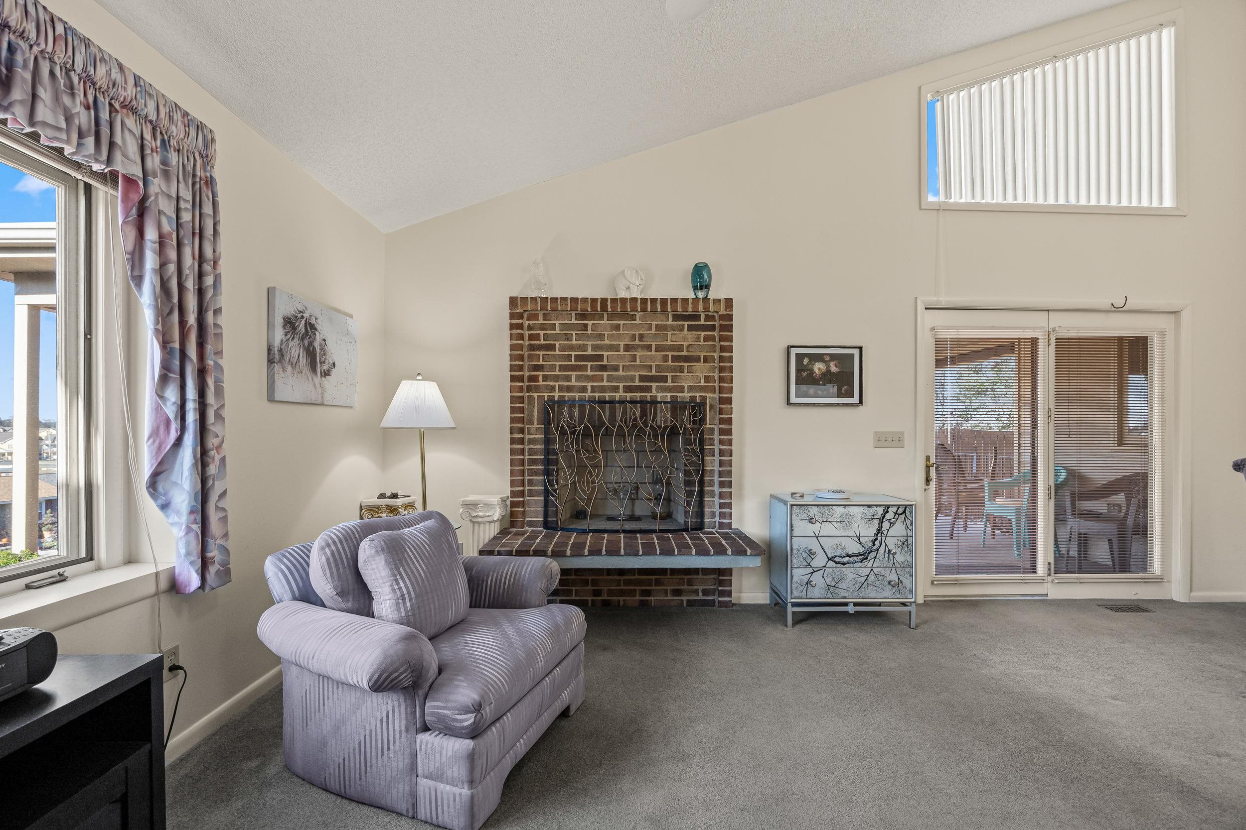 1093 Rosedale Drive Harrisonburg, VA 22801 - Photo 12 of 41 a living room with furniture and a window