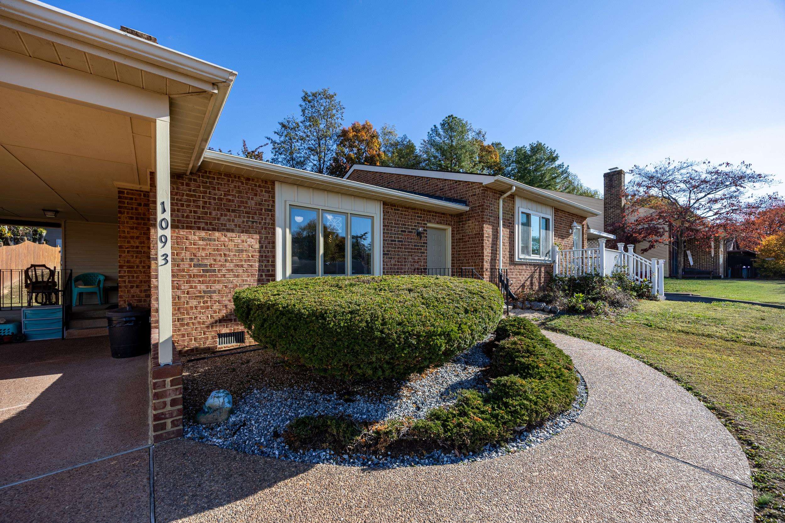 1093 Rosedale Drive Harrisonburg, VA 22801 - Photo 3 of 41 a front view of a house with a garden