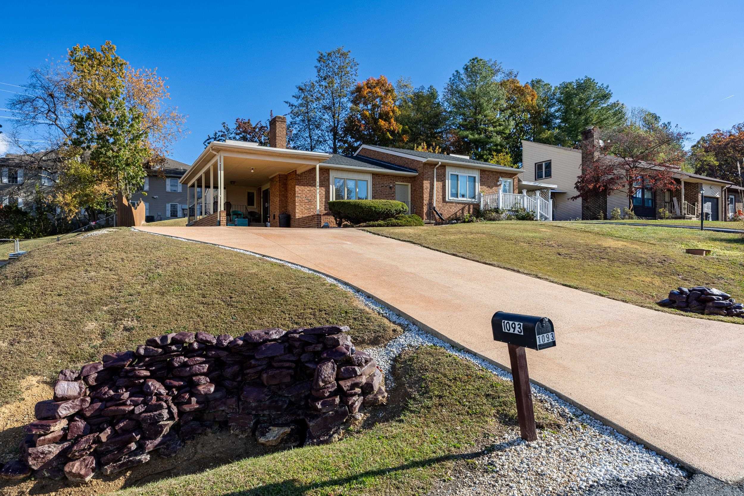 1093 Rosedale Drive Harrisonburg, VA 22801 - Photo 41 of 41 a front view of a house with a yard