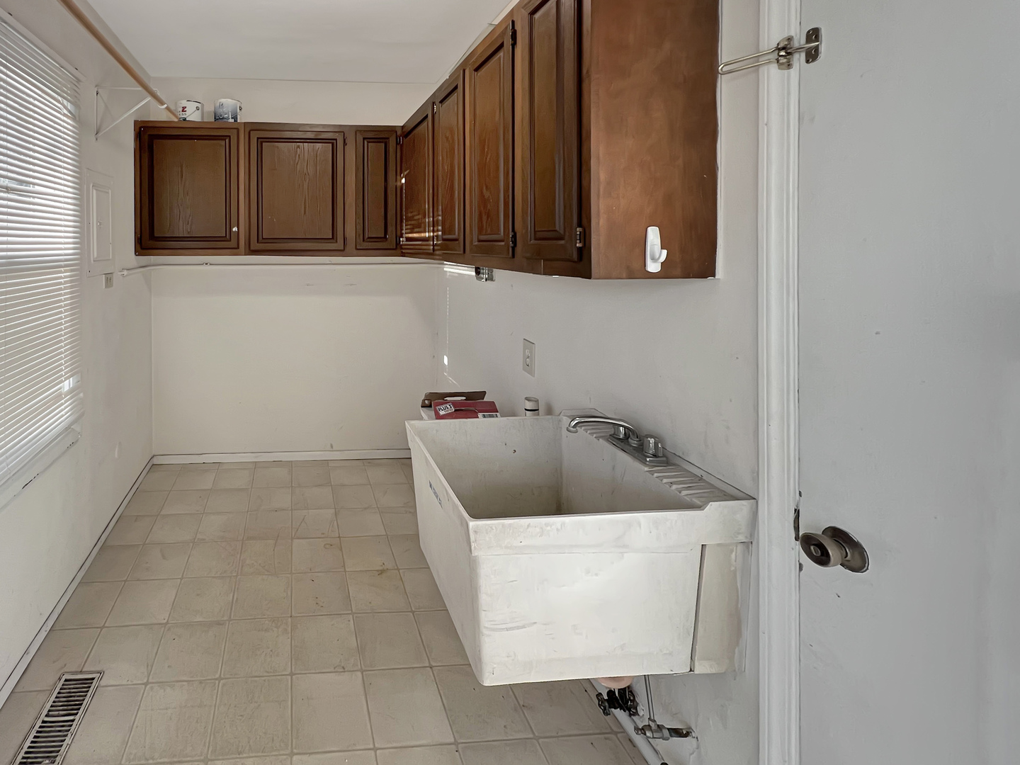 1815 Beach Road McHenry, IL 60050 - Photo 10 of 12 a room with a sink and cabinets