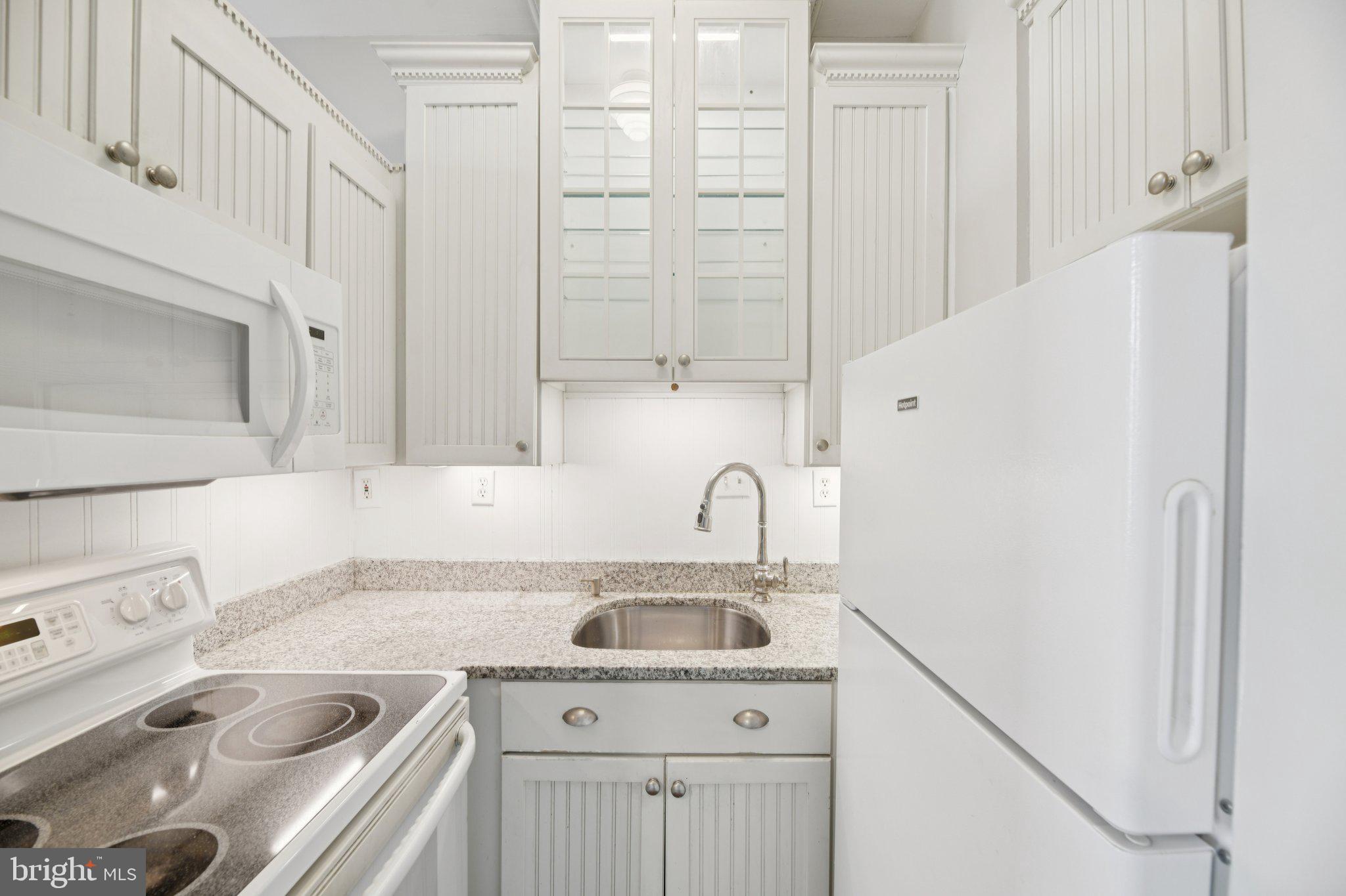 1615 Q Street Northwest, Unit 810 Washington, DC 20009 - Photo 22 of 41 Light and Bright Kitchen