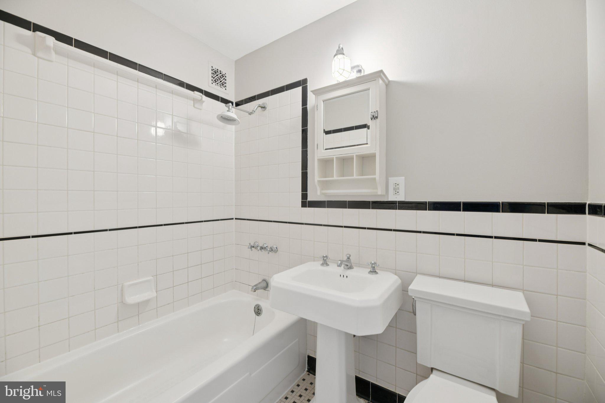 1615 Q Street Northwest, Unit 810 Washington, DC 20009 - Photo 24 of 41 Charming Bathroom