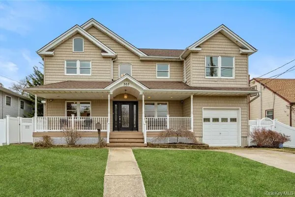 $799,000 | 303 Sherbrooke Road, Lindenhurst, NY 11757