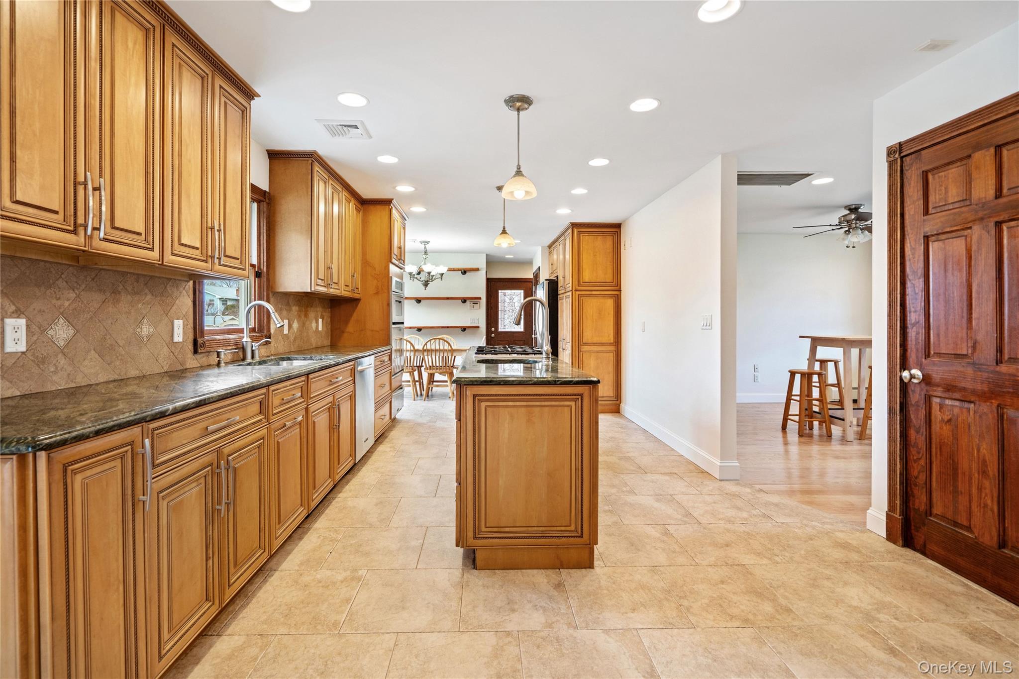 303 Sherbrooke Road Lindenhurst, NY 11757 - Photo 12 of 38