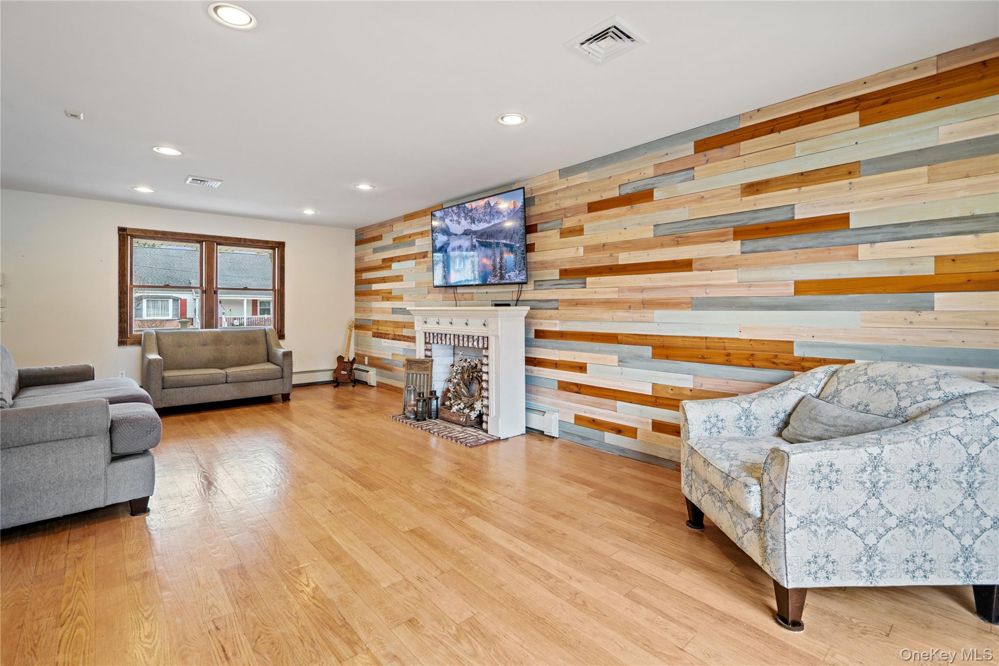 303 Sherbrooke Road Lindenhurst, NY 11757 - Photo 9 of 38