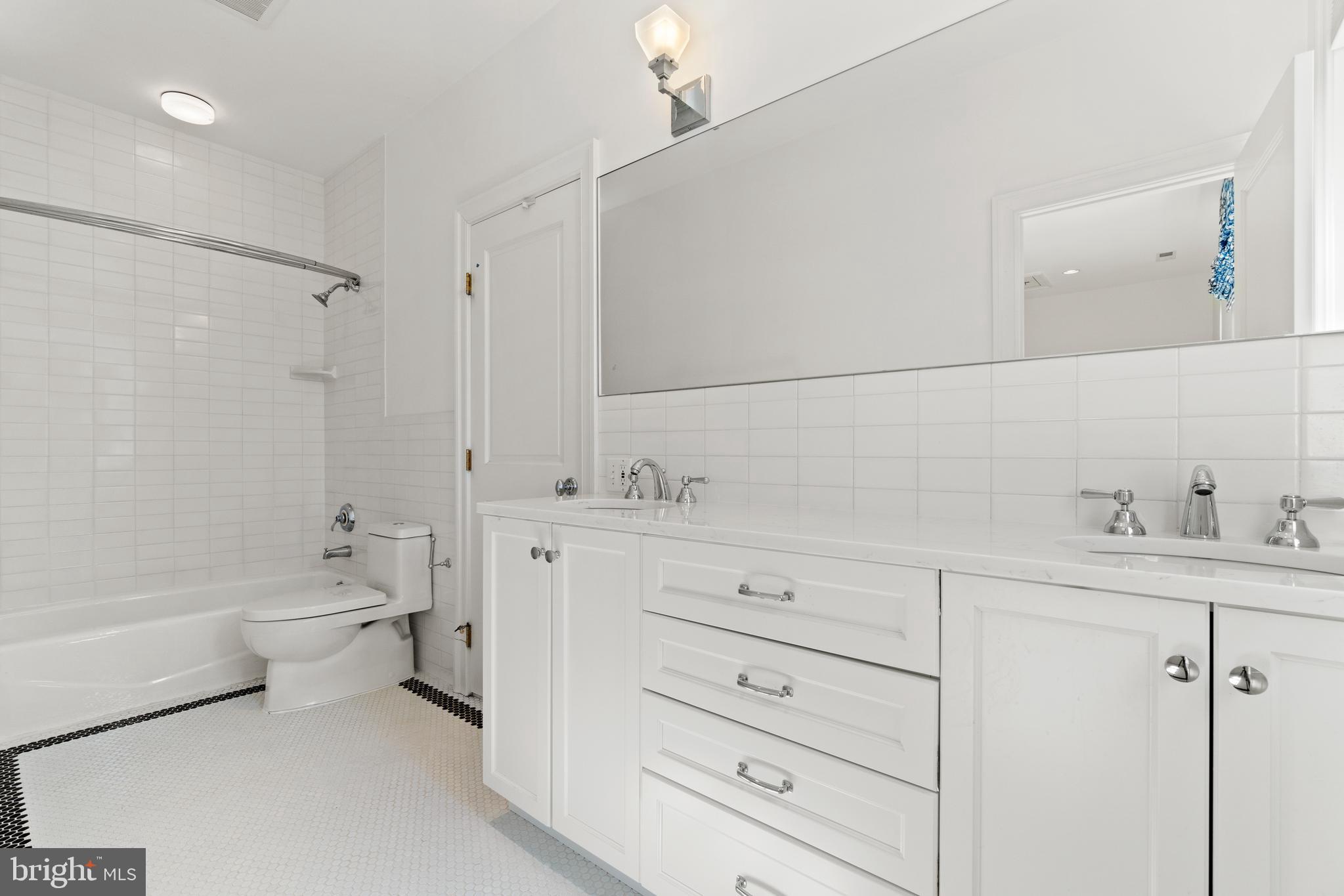 8402 Rapley Ridge Lane Potomac, MD 20854 - Photo 46 of 64 Shared Bathroom For Middle and Front Bedroom's