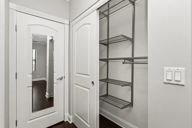 $359,900 | 4444 North Damen Avenue, Unit 4E, Chicago, IL 60625