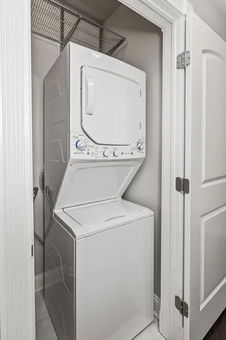 $359,900 | 4444 North Damen Avenue, Unit 4E, Chicago, IL 60625