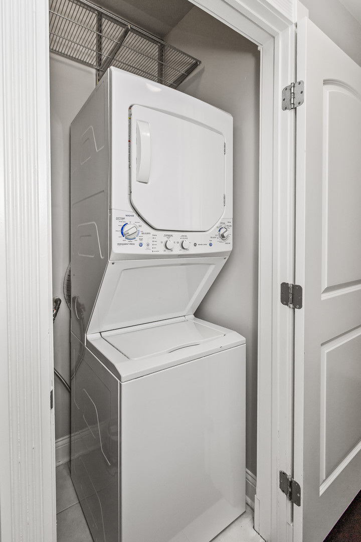 4444 North Damen Avenue, Unit 4E Chicago, IL 60625 - Photo 18 of 25 a utility room with dryer and washer