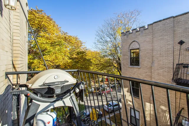 $359,900 | 4444 North Damen Avenue, Unit 4E, Chicago, IL 60625