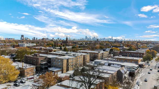 $359,900 | 4444 North Damen Avenue, Unit 4E, Chicago, IL 60625