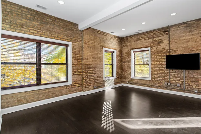 $359,900 | 4444 North Damen Avenue, Unit 4E, Chicago, IL 60625