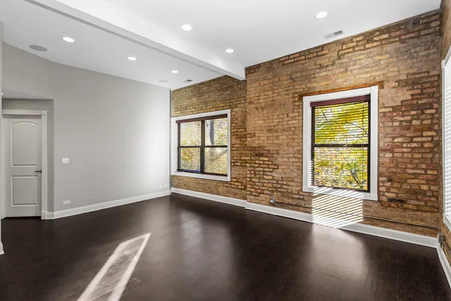 $359,900 | 4444 North Damen Avenue, Unit 4E, Chicago, IL 60625