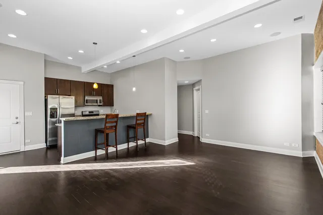 $359,900 | 4444 North Damen Avenue, Unit 4E, Chicago, IL 60625