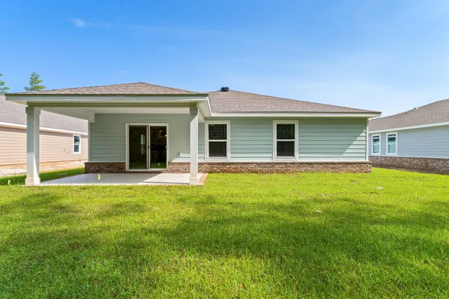 a view of a house with a backyard