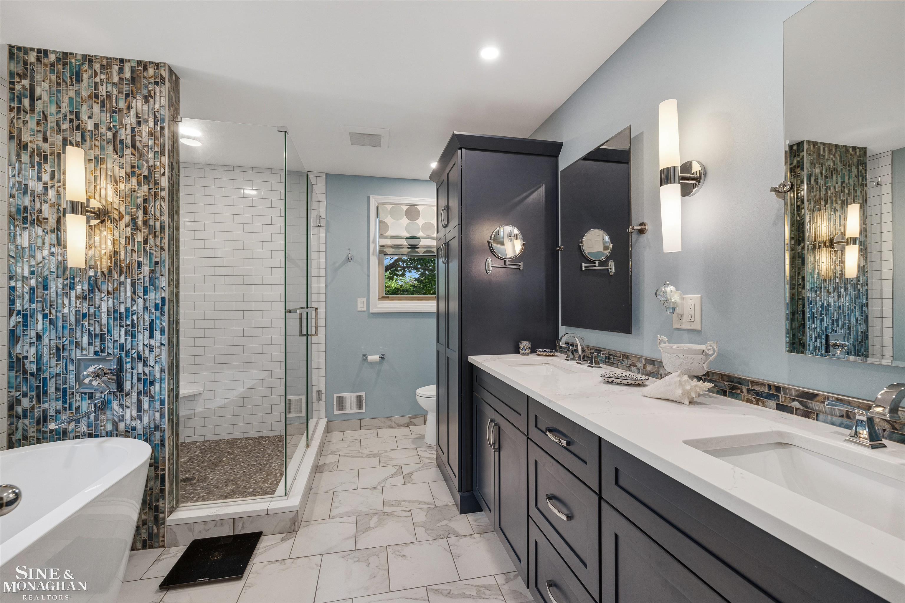 725 Fisher Road Grosse Pointe, MI 48230 - Photo 30 of 63 Primary Bath