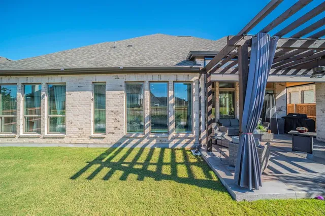 a view of an house with backyard porch and furniture