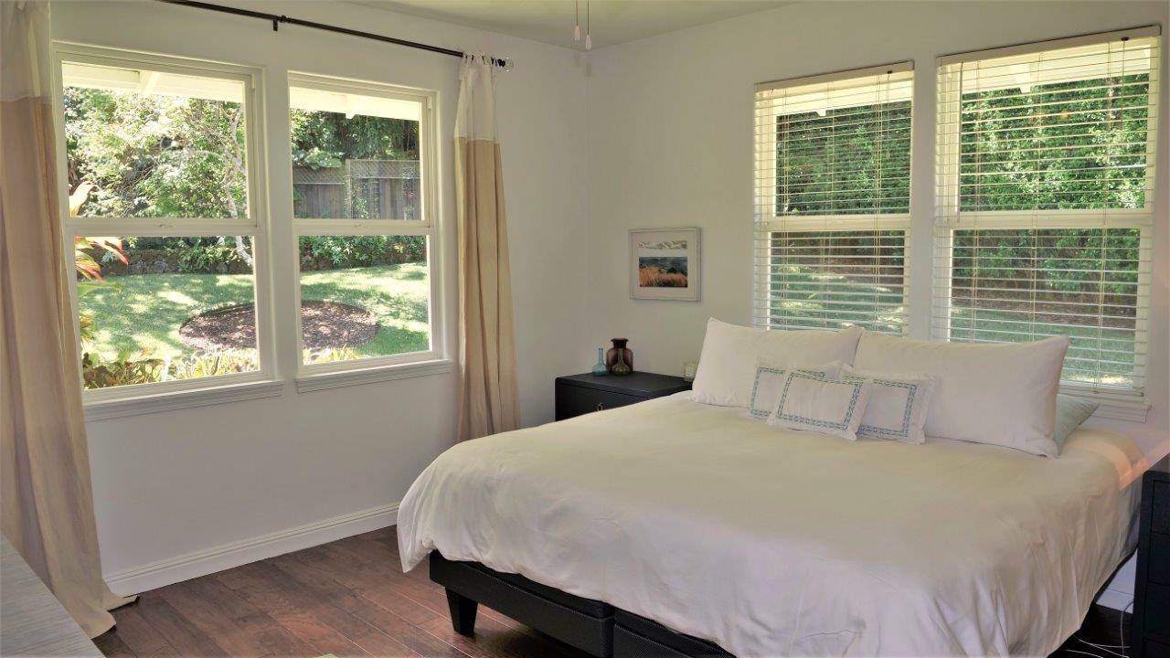 47 Hale Lio Place Haiku, HI 96708 - Photo 9 of 25 a bedroom with a large bed and a window