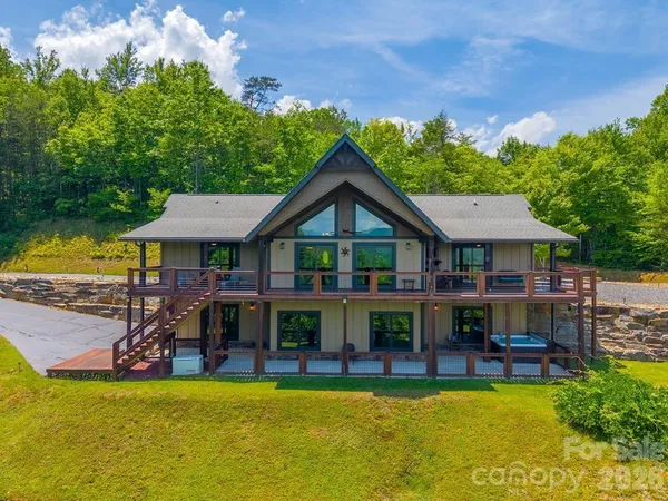 $949,000 | 346 Torwood Lane, Whittier, NC 28789