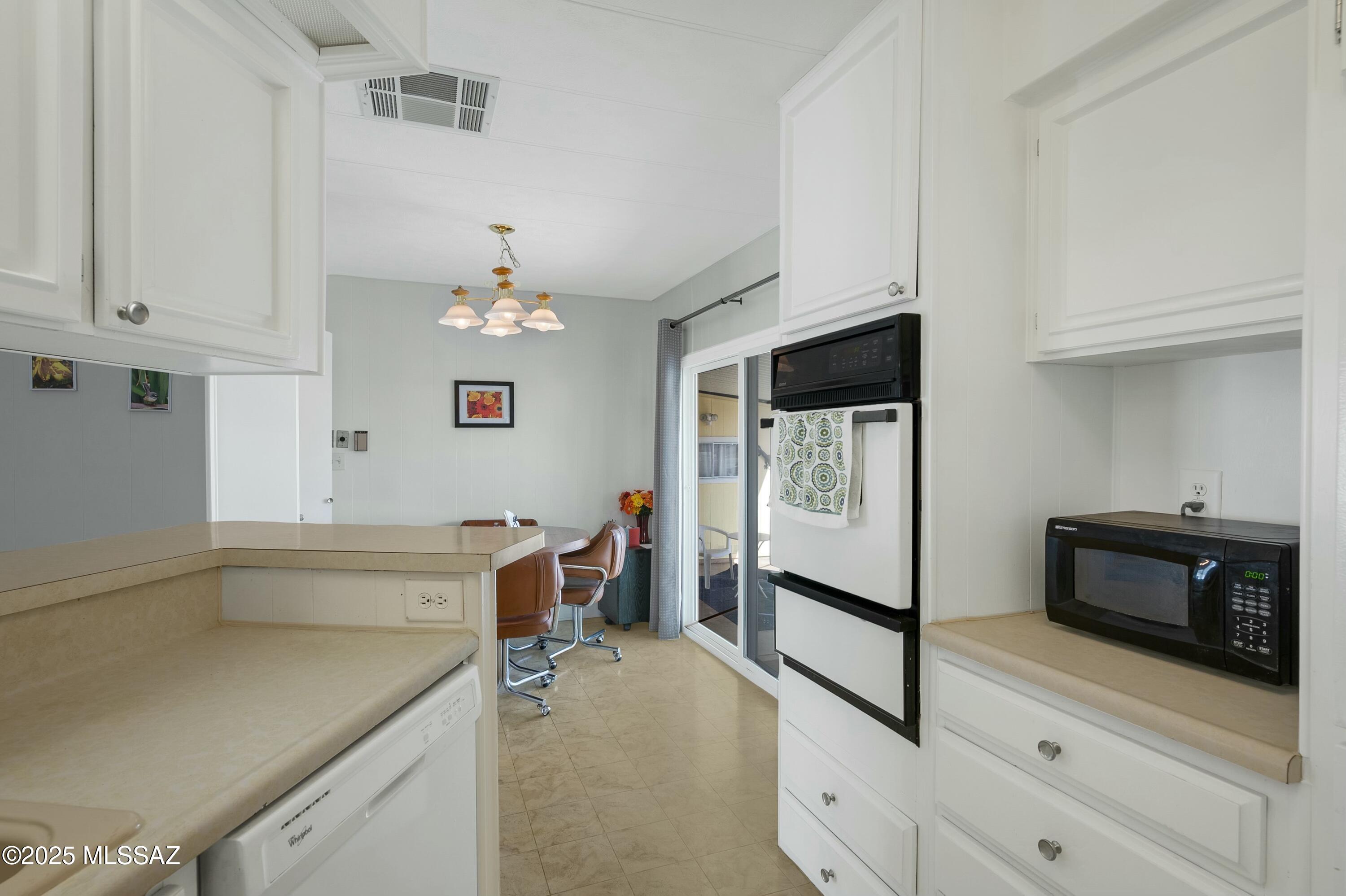 6048 West Rafter Cir Street Tucson, AZ 85713 - Photo 15 of 39 Gallery Image 15