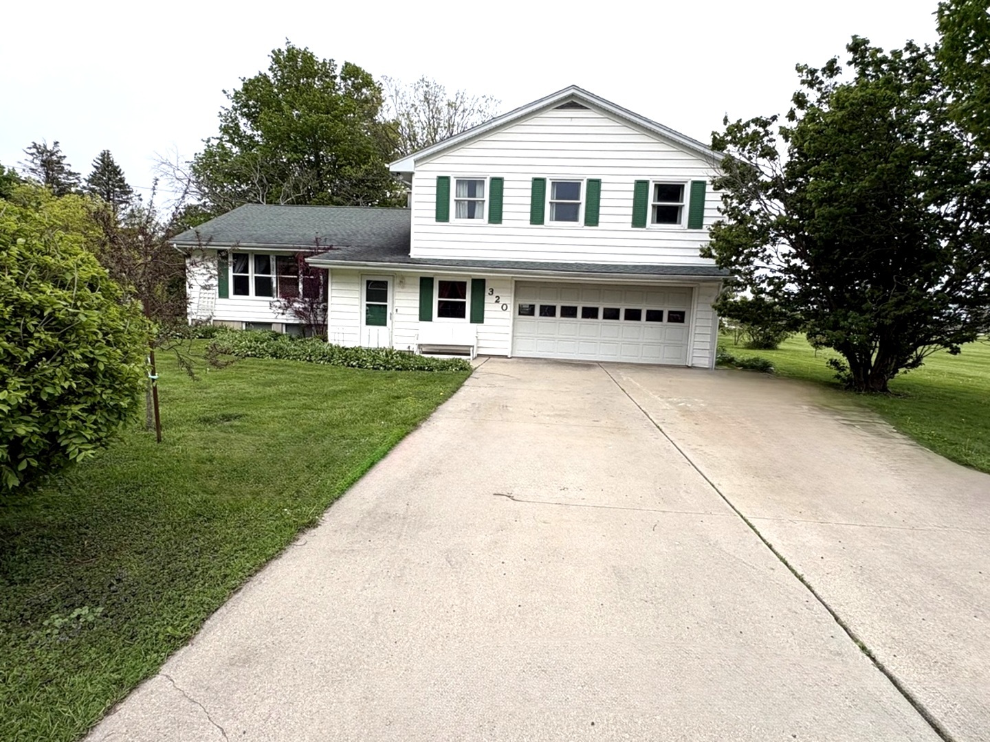 320 South Main Street Creston, IL 61068 - Photo 2 of 34 a house with a outdoor space