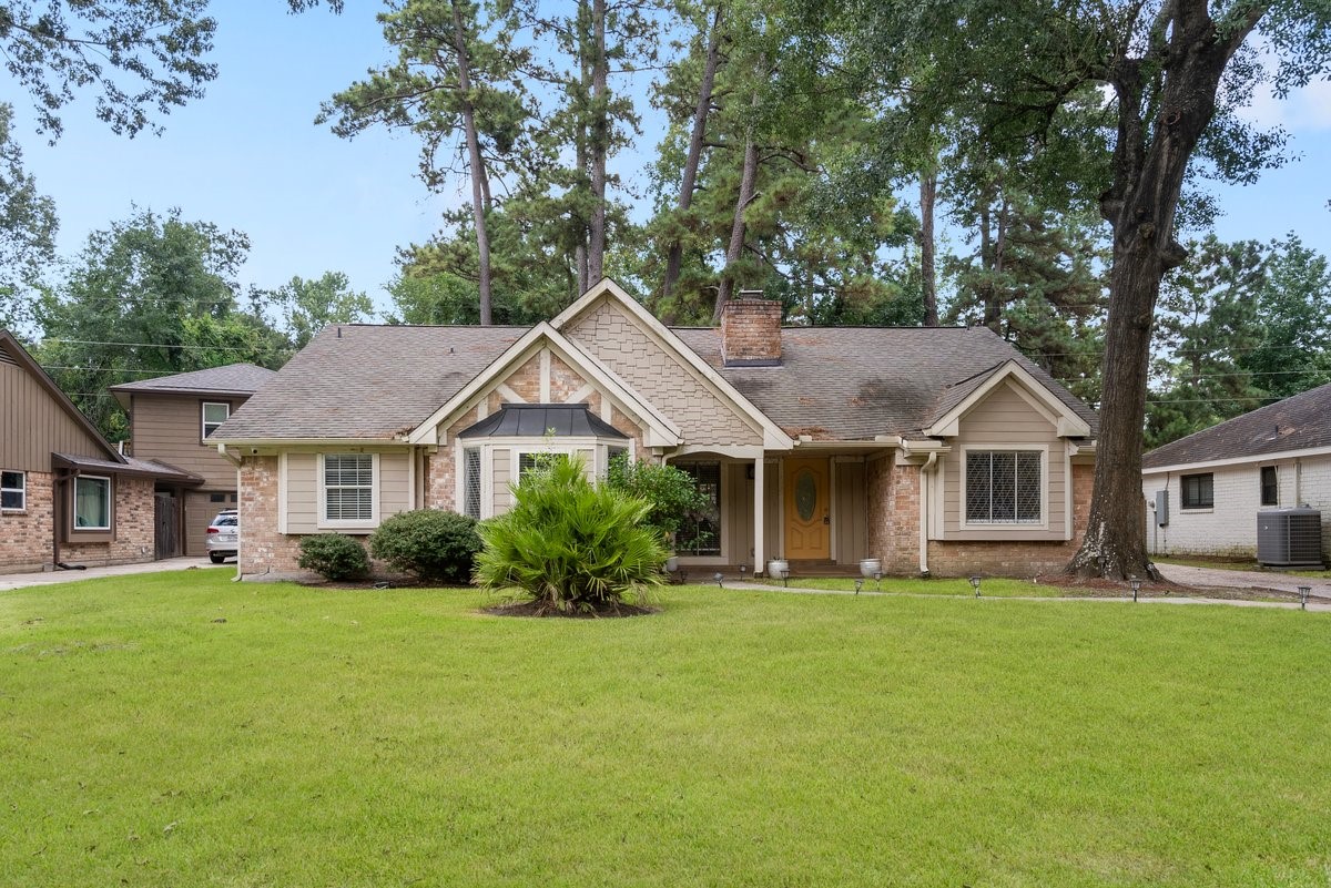 Welcome to 2214 Deer Valley! A charming home in an established neighborhood!