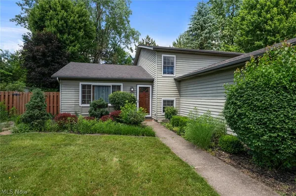 $289,000 | 9539 Glencairn Lane, Olmsted Falls, OH 44138