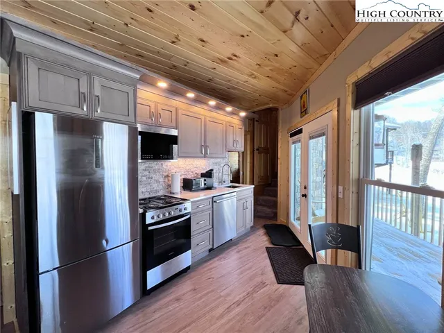 $1,250,000 | 528 Briarcliff Road, Sugar Mountain, NC 28604