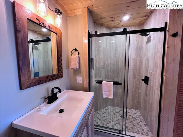 $1,250,000 | 528 Briarcliff Road, Sugar Mountain, NC 28604