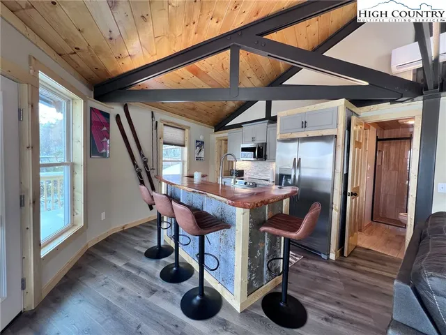 $1,250,000 | 528 Briarcliff Road, Sugar Mountain, NC 28604