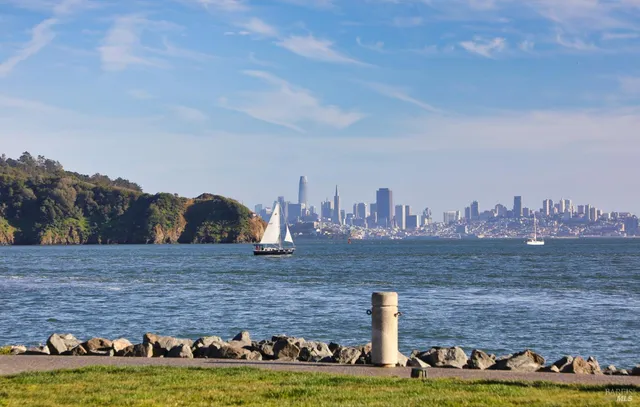 $1,977,000 | 4095 Paradise Drive, Tiburon, CA 94920