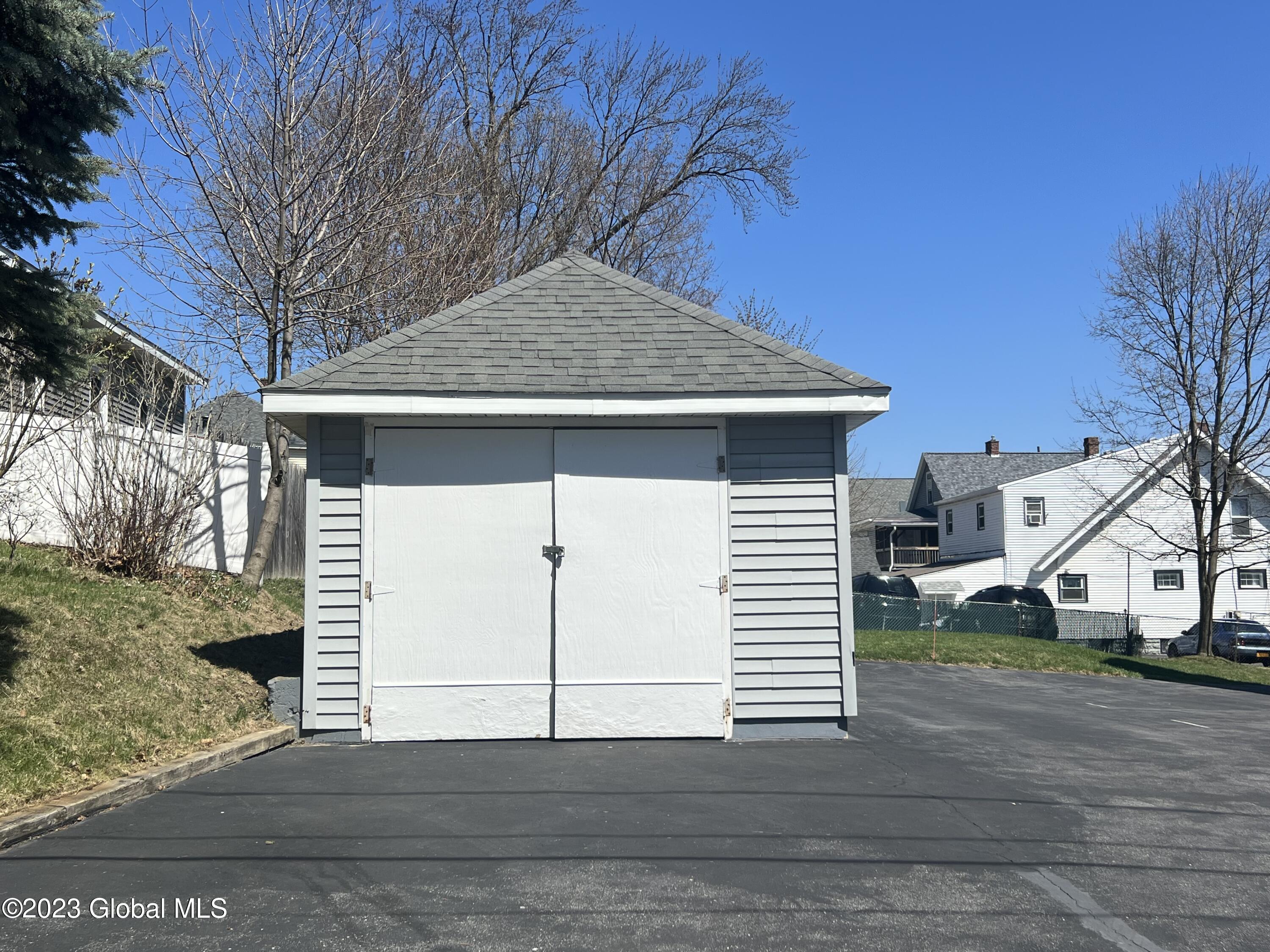 401 Rosa Road Schenectady, NY 12308 - Photo 12 of 58 IMG_2037