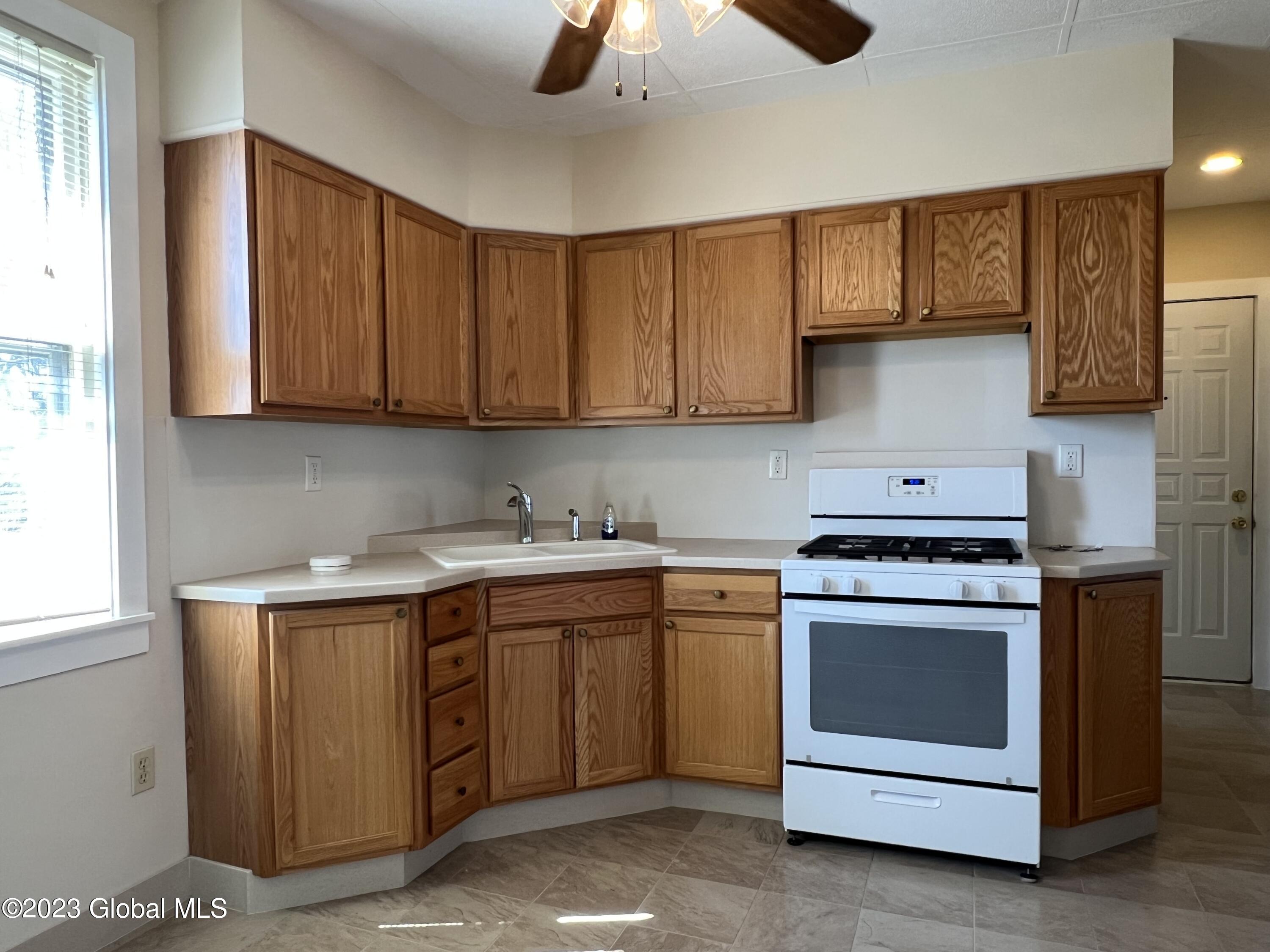 401 Rosa Road Schenectady, NY 12308 - Photo 19 of 58 IMG_2057