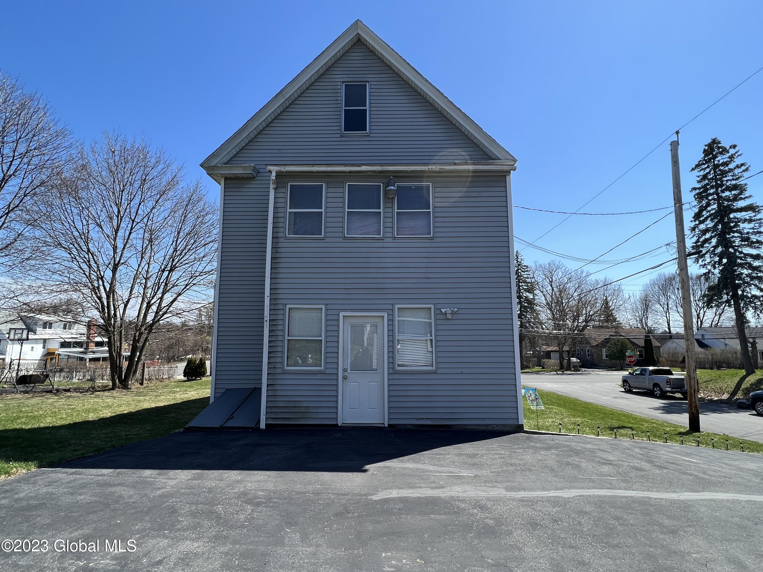 401 Rosa Road Schenectady, NY 12308 - Photo 8 of 58 IMG_2025