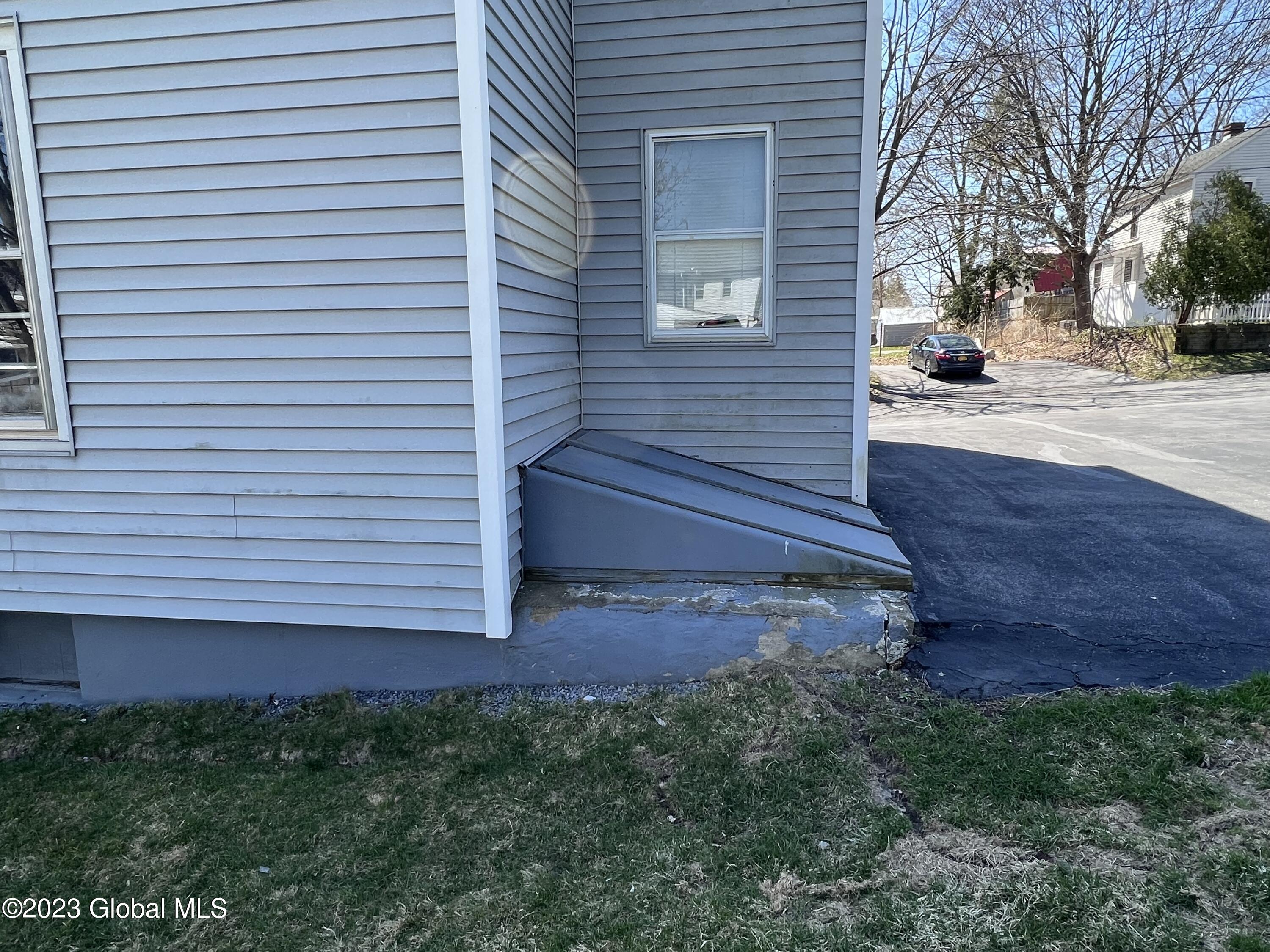 401 Rosa Road Schenectady, NY 12308 - Photo 10 of 58 IMG_2027