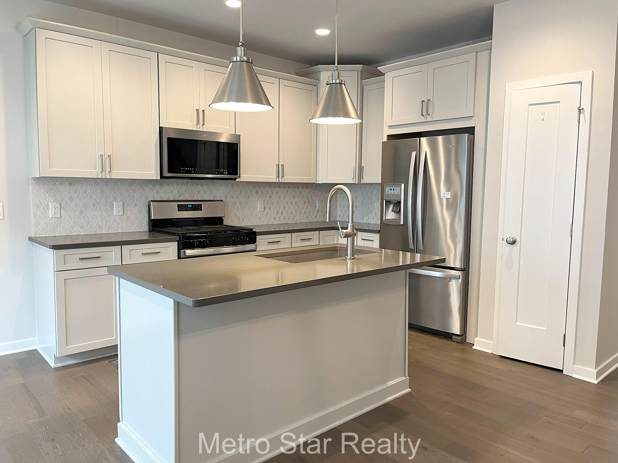 2901 Corston Road Ann Arbor, MI 48105 - Photo 2 of 19 IMG_9999